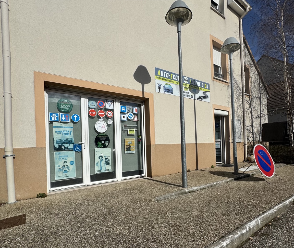 Devanture Auto-Ecole Lièvre d'Or